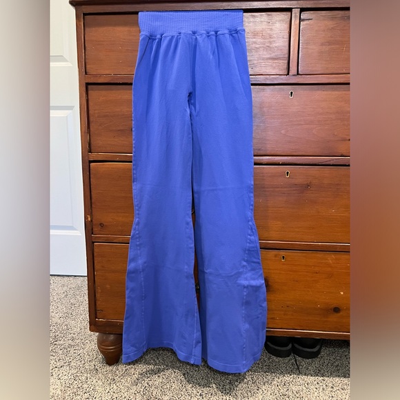 Free People Movement Good Karma Flare Leggings in Cobalt Blue Size XS Short - Picture 2 of 4